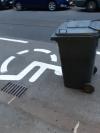 AW: Mülltonnen auf Behindertenparkplatz 