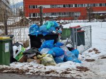 Wieder mal überquellender Müll in der Richard-Berger-Straße (Notschlafstelle)