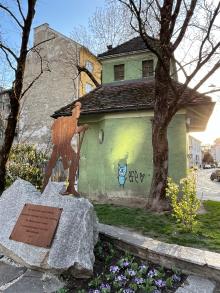 Denkmal Trafostation beschmiert mit Graffiti 