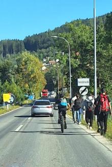 Gefahr in Verzug! Sichere Anbindung vom Mentlberg und Sieglanger in die Stadt fehlt für Fußgänger und Radfahrer.