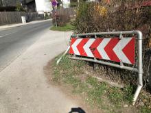 Verkehrsleiteinrichtung beschädigt / Schusterbergweg