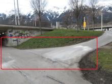 Streusalz entfernen von Geh und Fahrradwegen in Innsbruck