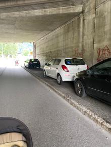 Immer wieder parkende Autos im Morsbacher Tunnel