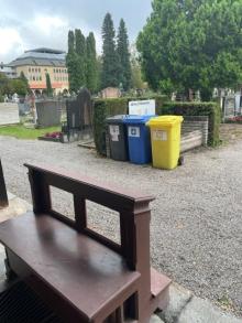 Mülltrennung Friedhof - wohin mit Plastik?
