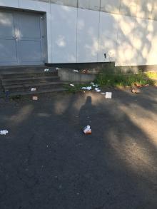 Müll vor der Turnhalle Marienhagen 